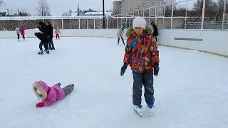 Первый раз на коньках | FIRST TIME ICE SKATING