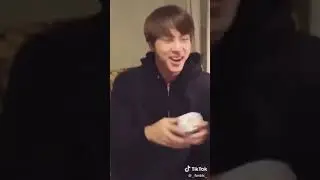 Убийственный смех Джина заставляет всех участников BTS смеяться