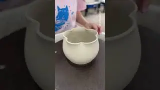 An almost 10-minute throwing video of a 🥟, barely sped up