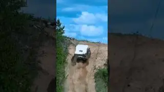 ГАЗ-69 против песчаной горы 