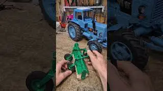 Трактор и Коммунальная щетка.