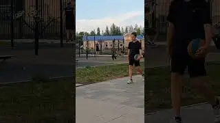 Вечерняя прогулка. Спортивная площадка