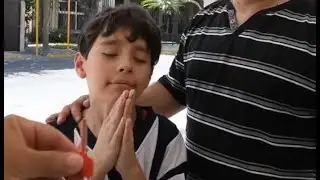 Milionário testa criança de rua com flores cheias de dinheiro e realiza último desejo de sua mãe 😭