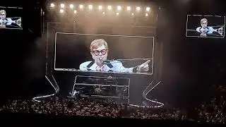 Elton John intruduces his band (Paris, 27/06/2023)