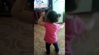 Niña bailando es cu