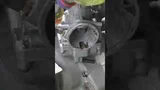 Honda CRM250 engine starting up after restoration 