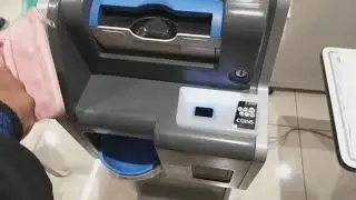 Paying a bill in Grocery store in Japan