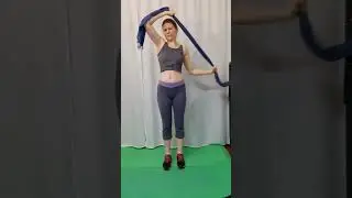 Упражнение на спину с шарфом