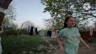 Живу одна с тремя детьми у моря.
