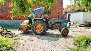 pahli barish ke bad kheton mein khad dalne ke liye gaw