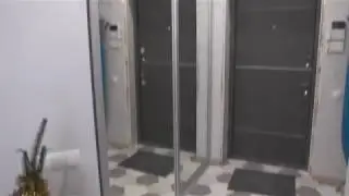 Гардеробная в прихожей. Зеркальные раздвижные двери Starke. Шкаф на две двери из зеркала. Шкафы Киев