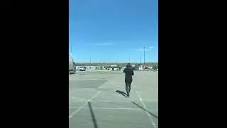 Транс гуляет по городу