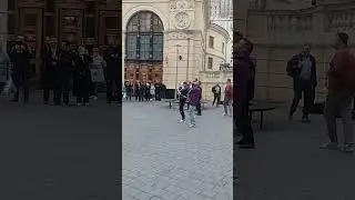 Ягода-малинка. Песня Хабиба. Возле метро