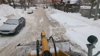 Чищу снова ресторан. Перевожу снег.