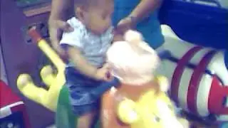 Yuyu gasakay sa lion.3gp