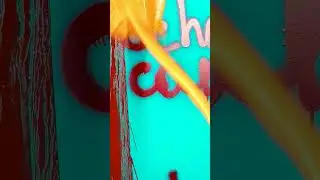 Девушка убирает свою комнату