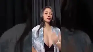 Asyalı kizlar goguslerini sergiliyor . Kanala abone ol özelden numarami yollicam .