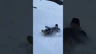 Первая катка на сноускуте Sherp. Рома осваивает лыжный самокат.
