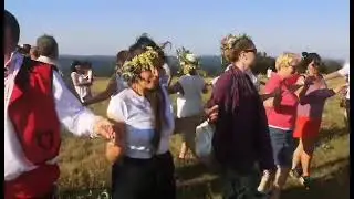 Хоро за Еньовден в село Стоилово
