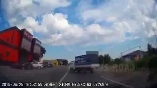 Кто-то остался без мебели...