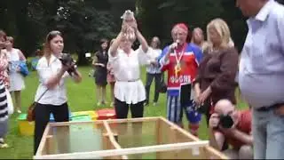 Поросячьи бега на мероприятие.