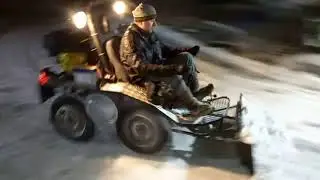 Чебуратор чистит снег