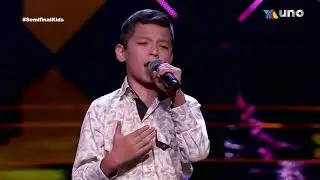Randy Ortiz canta 