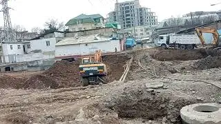 хестани хонахои замини дар шаҳри Душанбе. Путовски.Центр город Душанбе. 