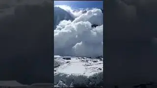 Caught on camera A snow avalanche hit Sarbal area of Sonamarg #snowadventure  #avalanche #sonamarg