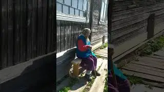 бабуля 93 года на прогулке