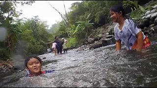 Main dan Mandi di Kali