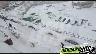 Горожане самостоятельно убирают снег