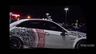 Мерс на парковке
