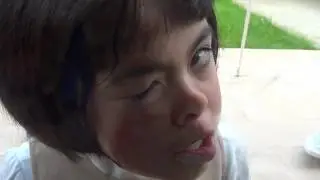 SUPER FUNNY Girl Makes Faces On Window (6-year-old)