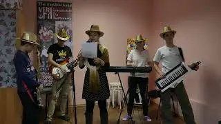 Для ЛУЧШЕГО Администратора С-Пб. Олега его любимую песню поёт Любимица-Красавица-Умница Великолепная