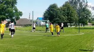 ЗНОВУ ВЛІТАЄ