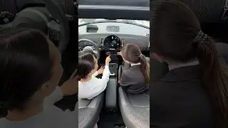 Когда появился новый MINICountryman девушки не смогли пройти мимо. 🤩 #MINI #MINICountryman #girls