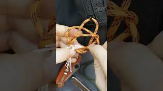 Paracord knot on a zipper puller😃