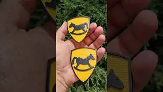 Напечатал на 3д принтере шильдики, значки с детской лошадкой в стиле Ferrari