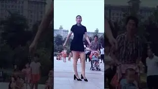 Каблучки цокают под аккордеон 