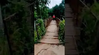 Blusukan lewat Jembatan PAPAN KROPOS..  🚴 