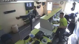 Яков Удар В Магазине 1