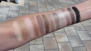Flash Beauty: Urban Decay Naked 2 Palette Swatches & Photos