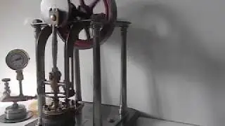 STEAMPROPULSION. VINTAGE UPRIGHT STATIONARY  STEAM ENGINE TEST.