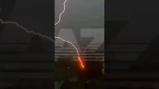 МОЛНИЯ⚡⚡ Сильнейший потоп в Коломне. в какой то момент МОЛНИЯ⚡ударила прямо в дерево рядом с ЛЮДЬМИ