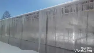 Весна, огромная сосулька. . .