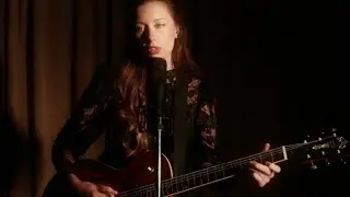 LERA LYNN Performs 