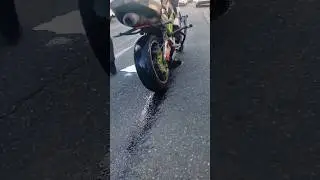 Не съезжайте с бордюров на спортбайке 😱