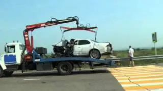В районе второго Владимирского озера Toyota Cresta лоб в лоб столкнулась с Toyota Isis