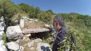 Ormanda Kaya mezarı keşfettim tarihi çömlekler buldum